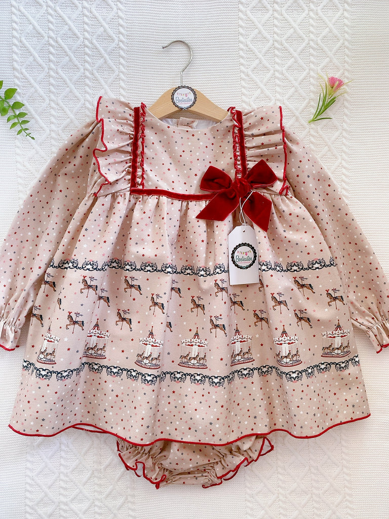 Vestido café estampado caballos con moño tinto (5 años )