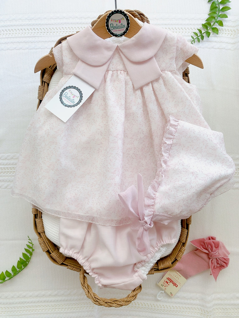 Conjunto pétalo de rosa vestido gorro y calzón