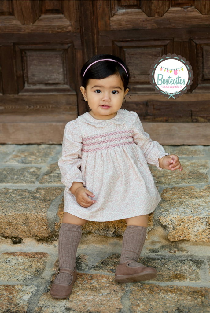 Conjunto vestido corto estampado flores rosita con bordado tinto y cuello Olán
