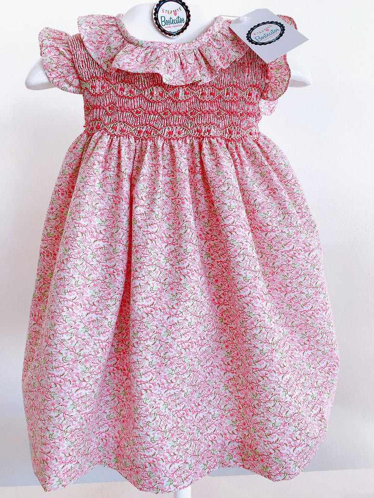 Vestido flores rosa fuscia con rosa bebé y hojitas verdes bordado a mano manga corta
