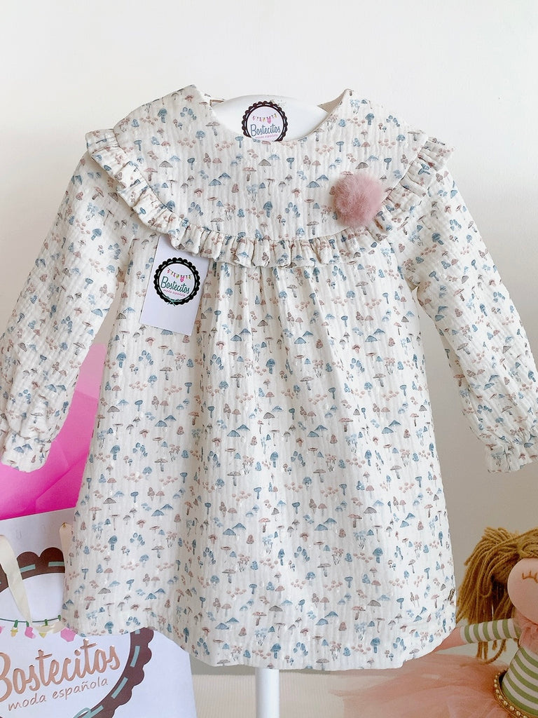 Vestido español cuello beige estampado honguitos con pompón