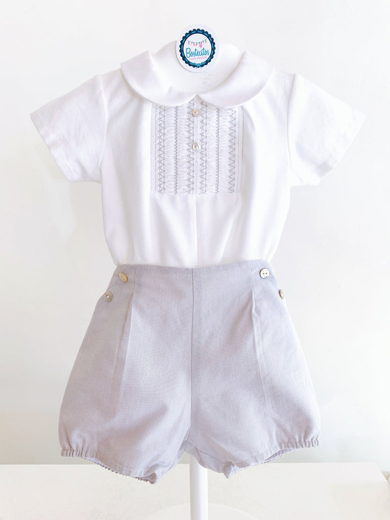 CONJUNTO CAMISA BLANCA CON SHORT GRIS (18 meses)