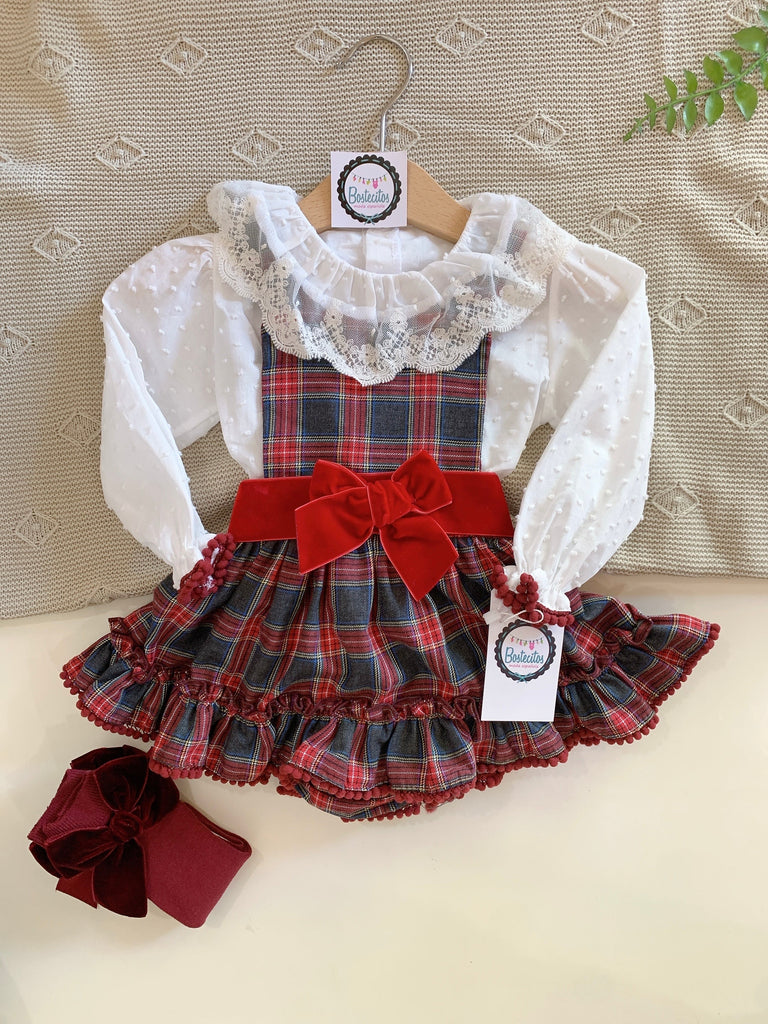 Pichi cuadrado con moño rojo y blusa blanca