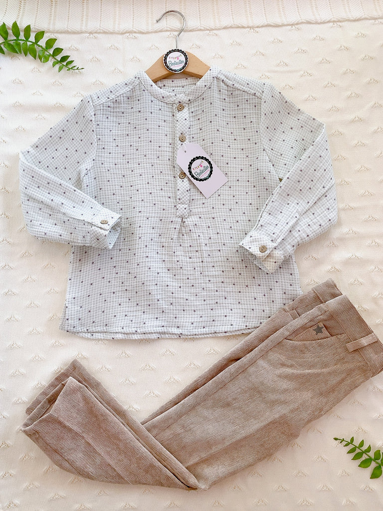 Conjunto pana café pantalón y camisa verde con estrellas