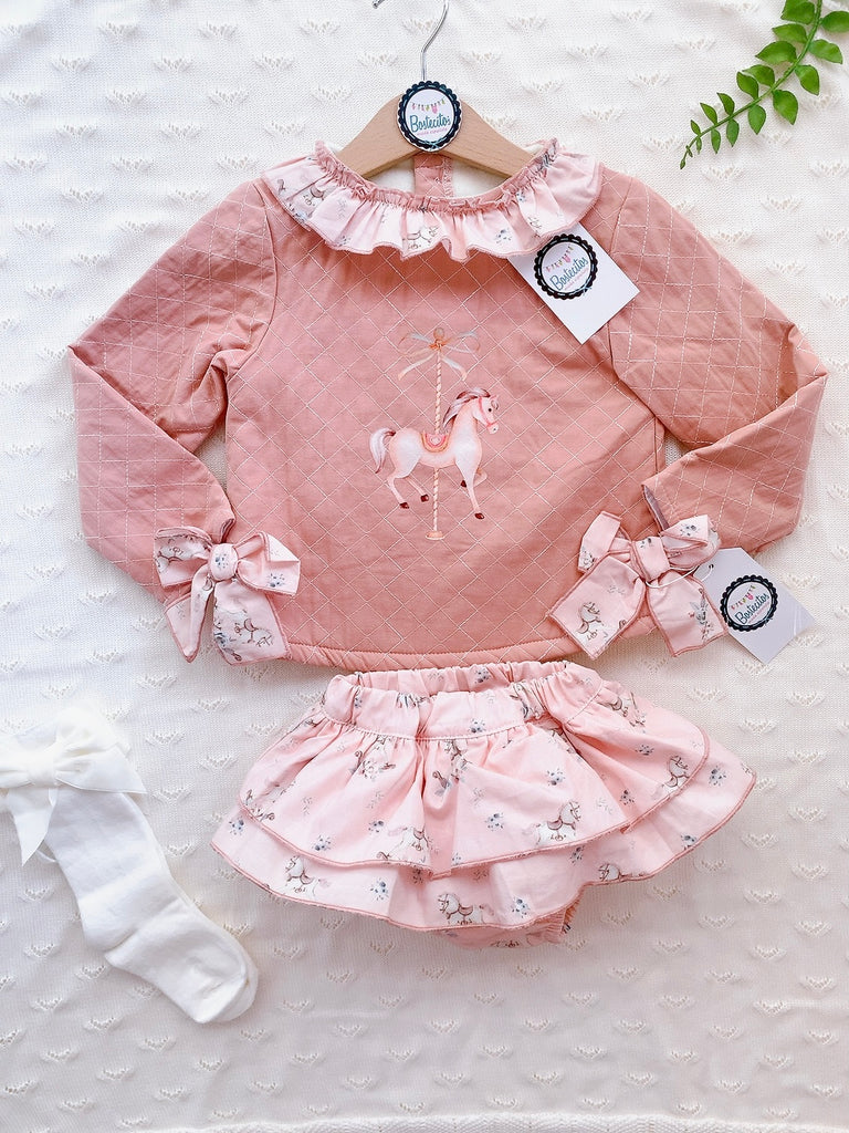 Conjunto sueter caballito carrusel con faldita color coral