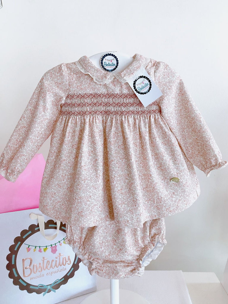 Conjunto vestido corto estampado flores rosita con bordado tinto y cuello Olán