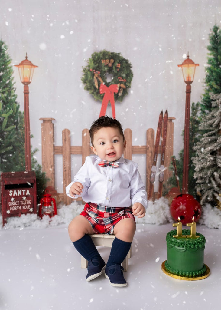 Conjunto short navideño, camisa blanca con moño