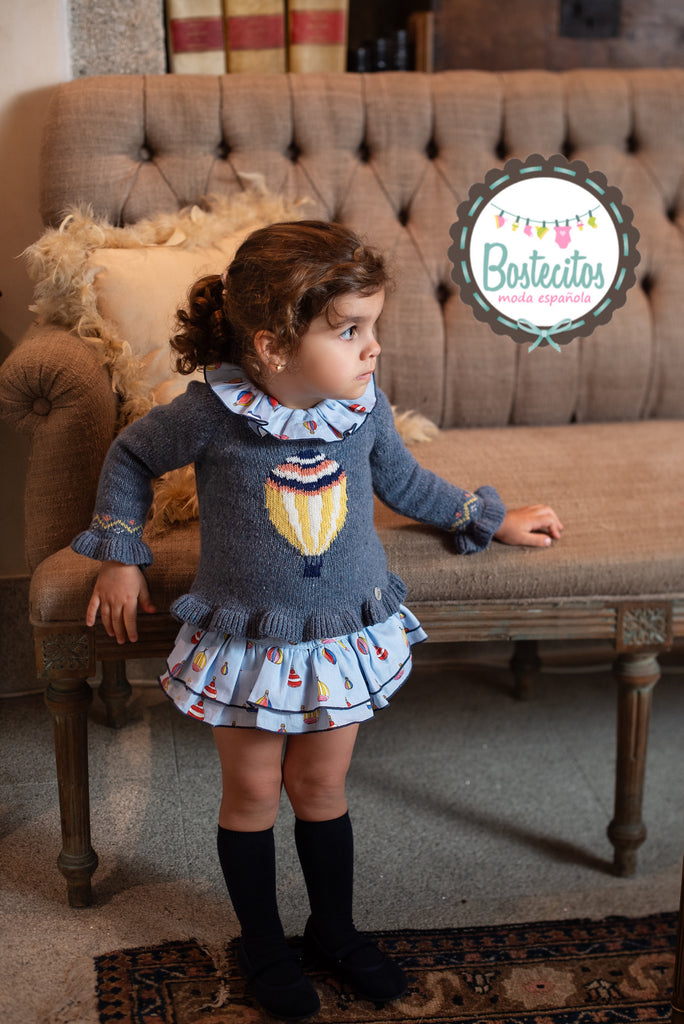 Conjunto short falda estampado globo con suéter globo cuello azul