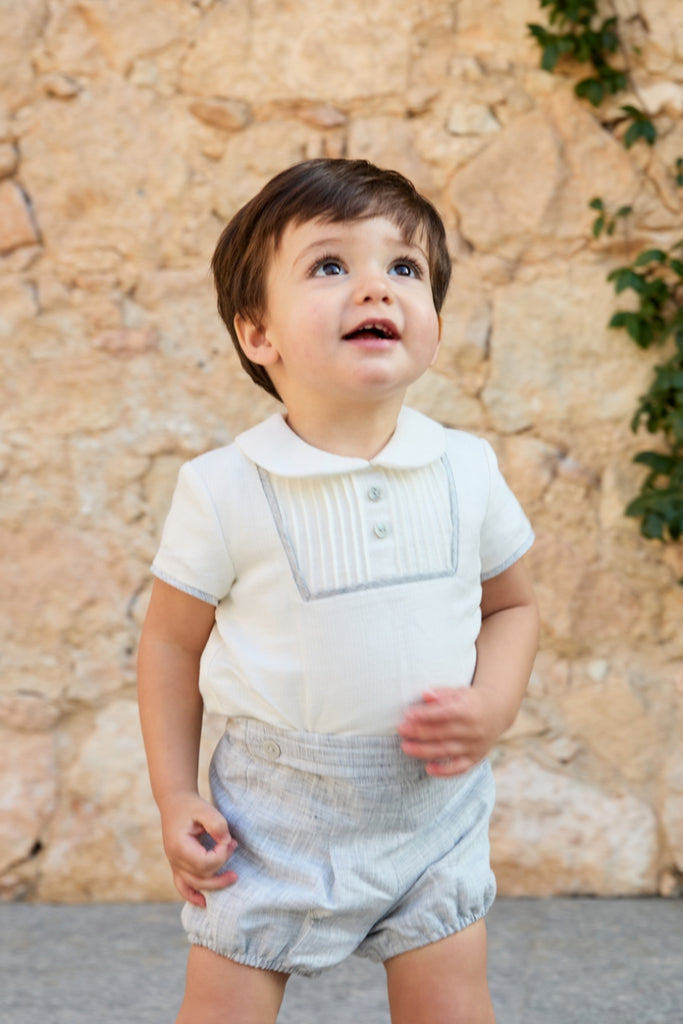 Conjunto español camisa blanca con detalles azul y short azul lino