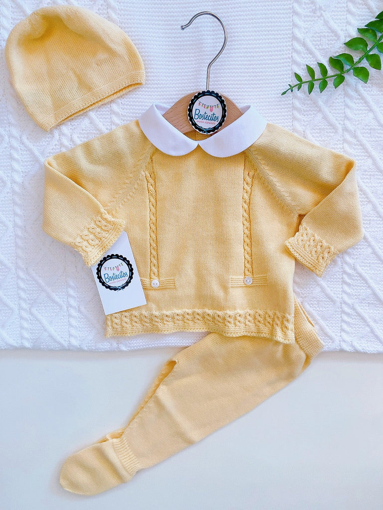 Tejido amarillo con cuello blanco detalles en mangas y cuello blanco (1 mes)