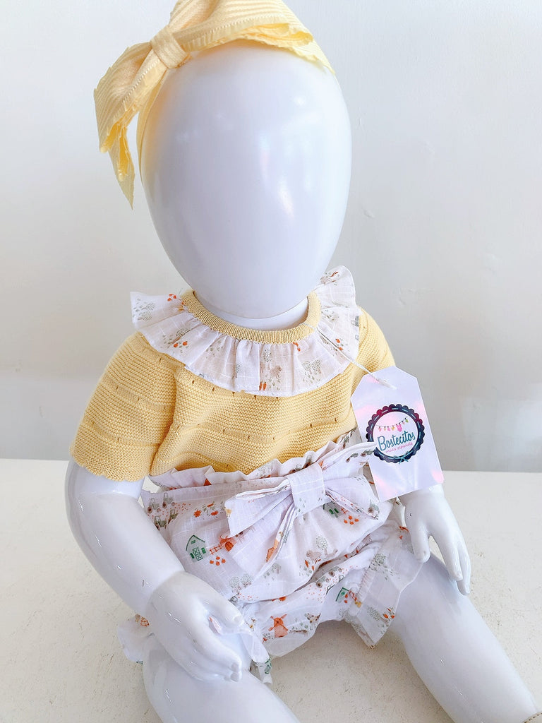 Blusa tejida amarilla con calzón con moño