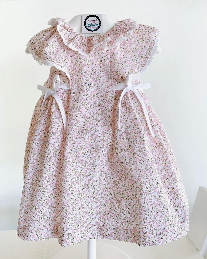 Vestido rosa flores con moños blancos (5 años)