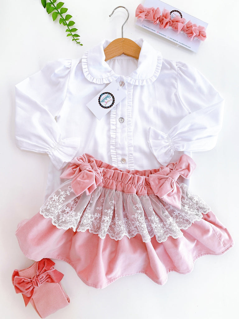 Conjunto blusa blanca y falda rosa terciopelo (10 años )