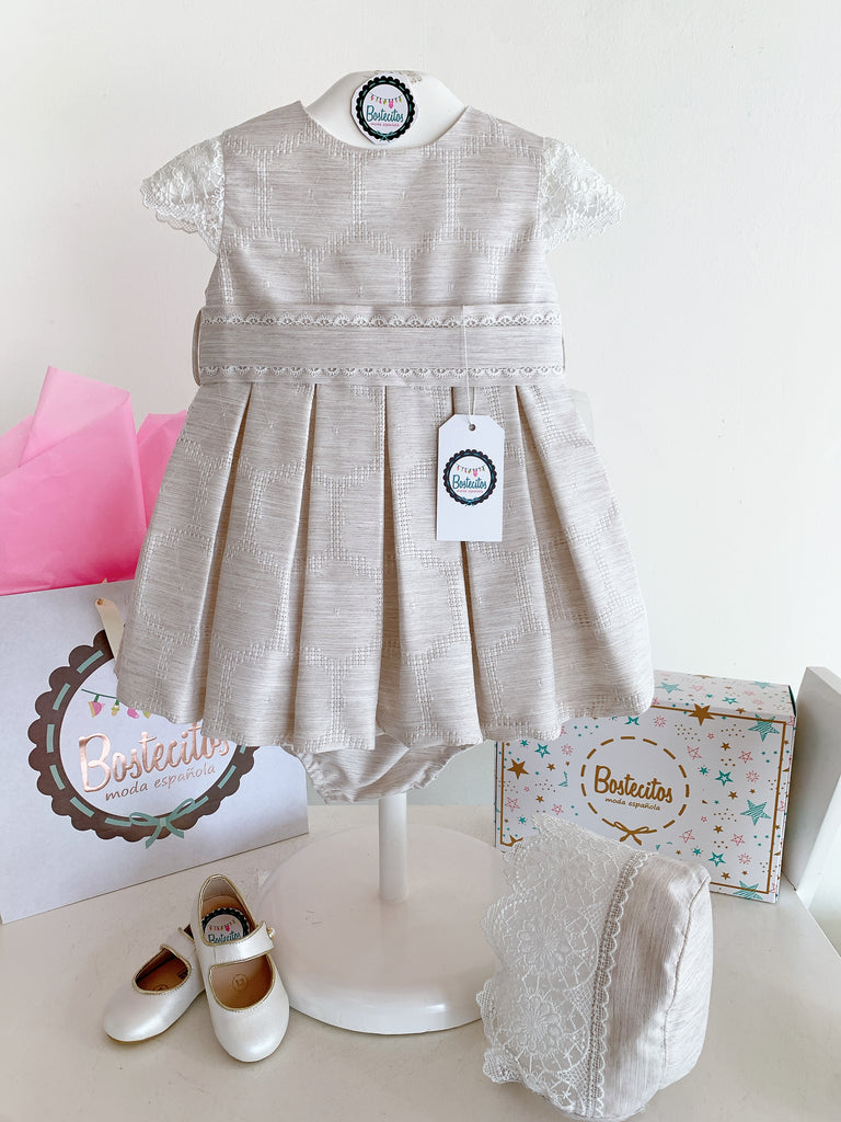 VESTIDO BEIGE 3 PZS CON ENCAJE