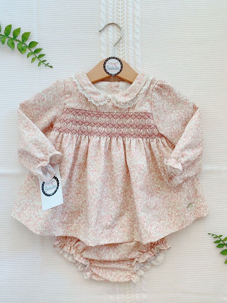 Conjunto vestido corto estampado flores rosita con bordado tinto y cuello Olán