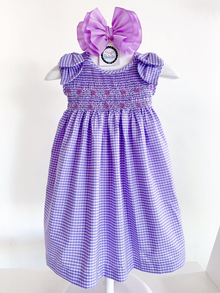 Vestido bordado cuadrado lila con blanco moños en los hombros