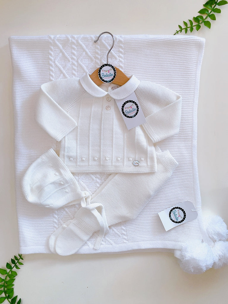 Conjunto tejido blanco Perla cuello blanco dos botones lineas paralelas