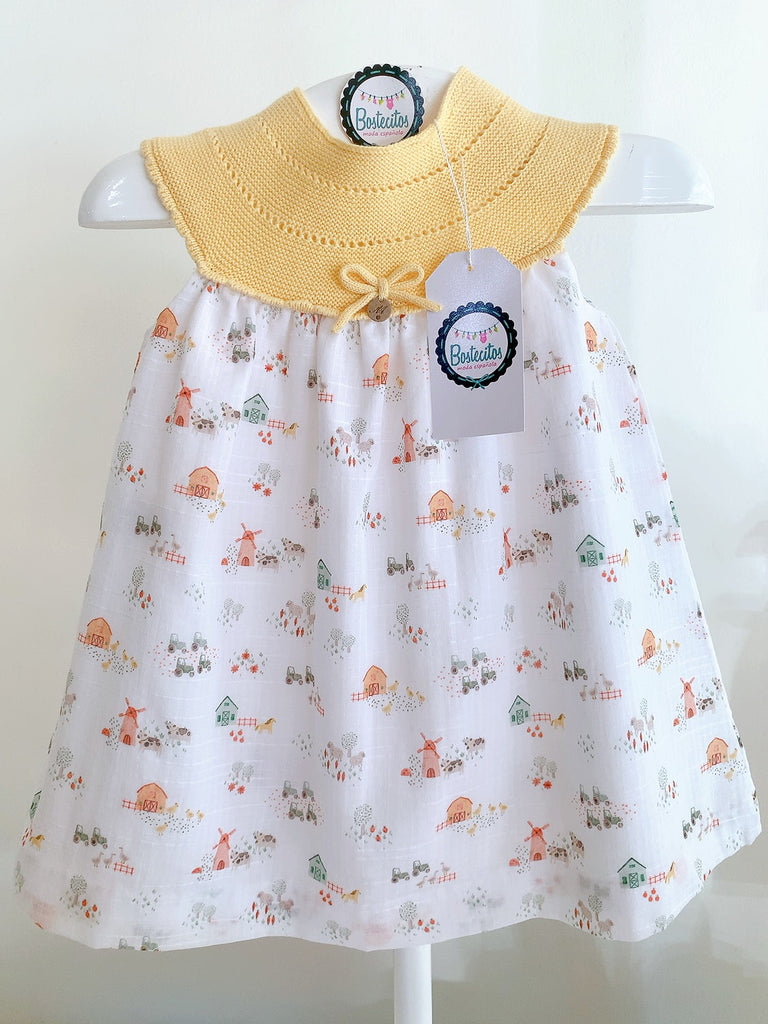 Vestido español cuello bordado amarillo con estampado granja