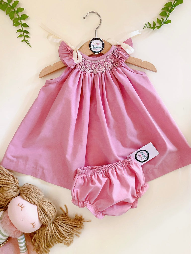 Vestidito rosa palo bordado a mano con calzón  (6 meses)
