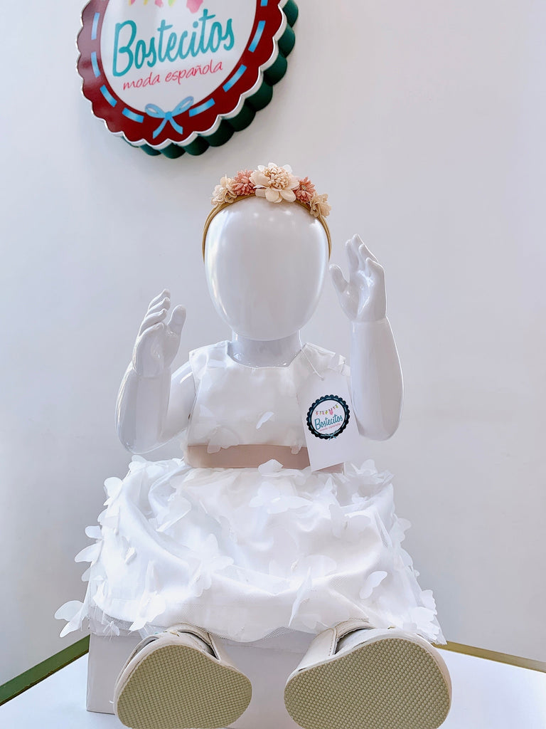 Vestido blanco mariposas blancas con calzón lazo café
