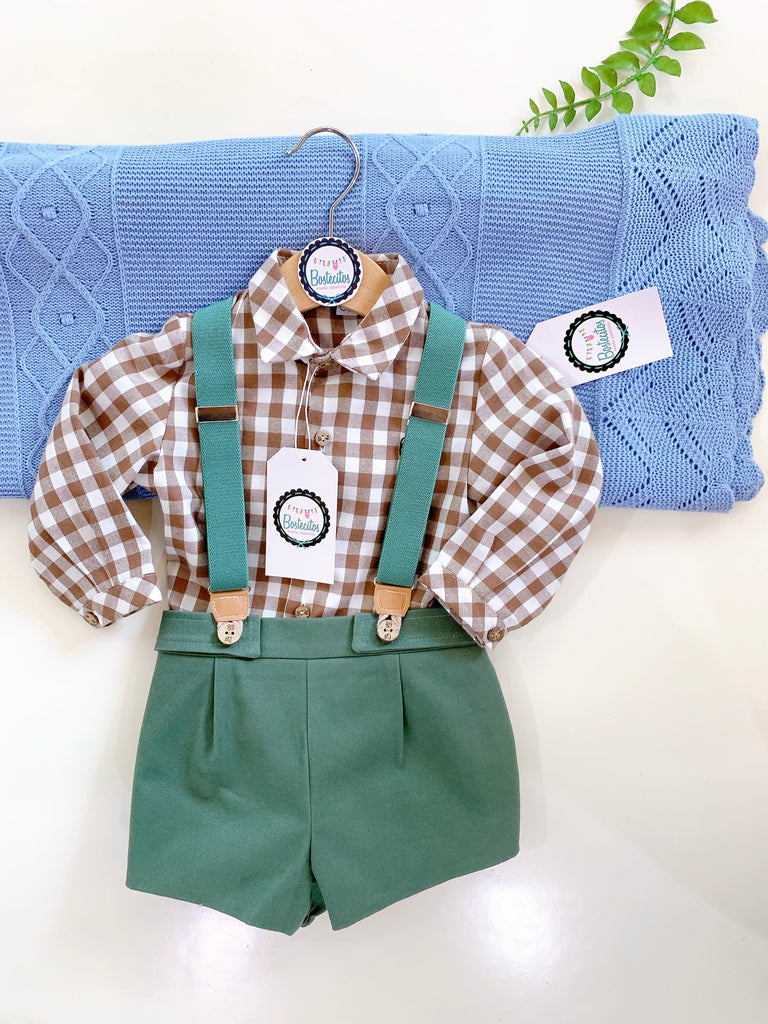 Conjunto short verde con camisa cuadros cafés