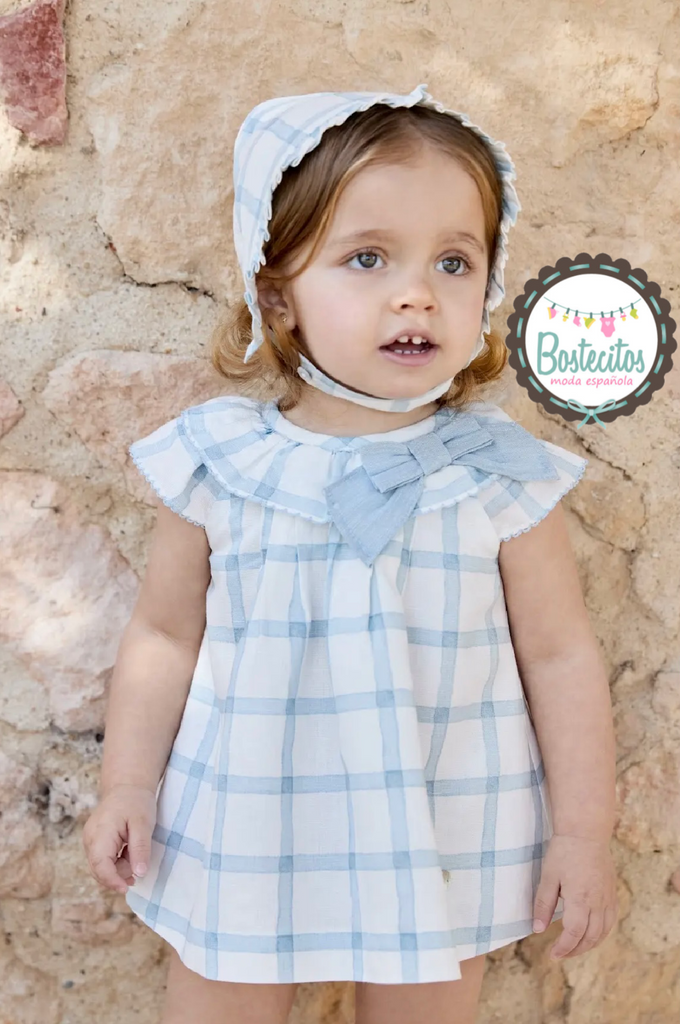 Conjunto español 3 piezas vestido, gorro y calzón cuadros grandes azul con blanco con moño en cuello