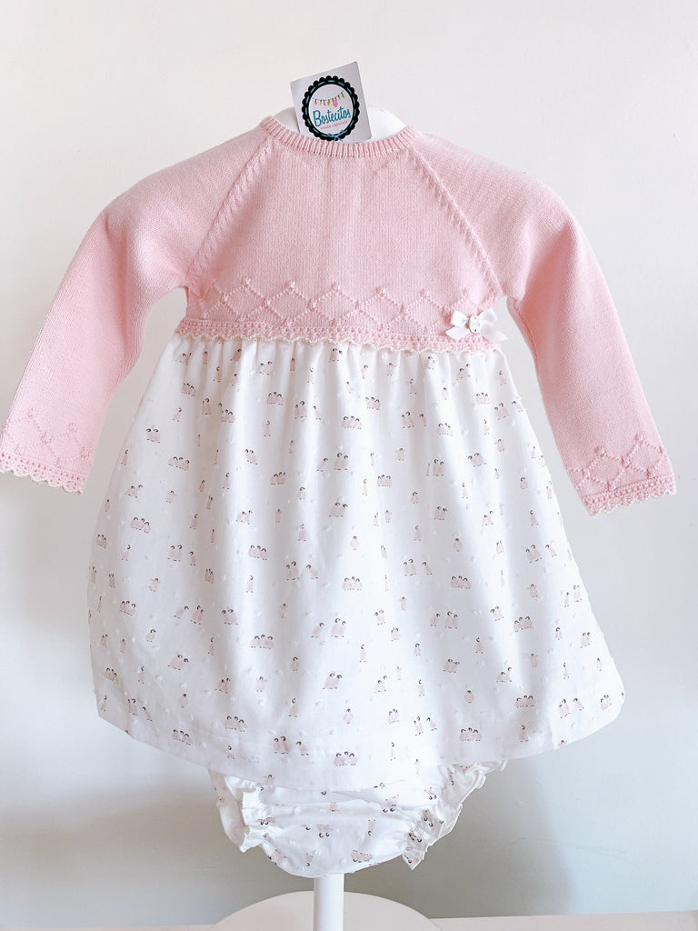 Vestido bordado rosa con blanco estampado pingüinos