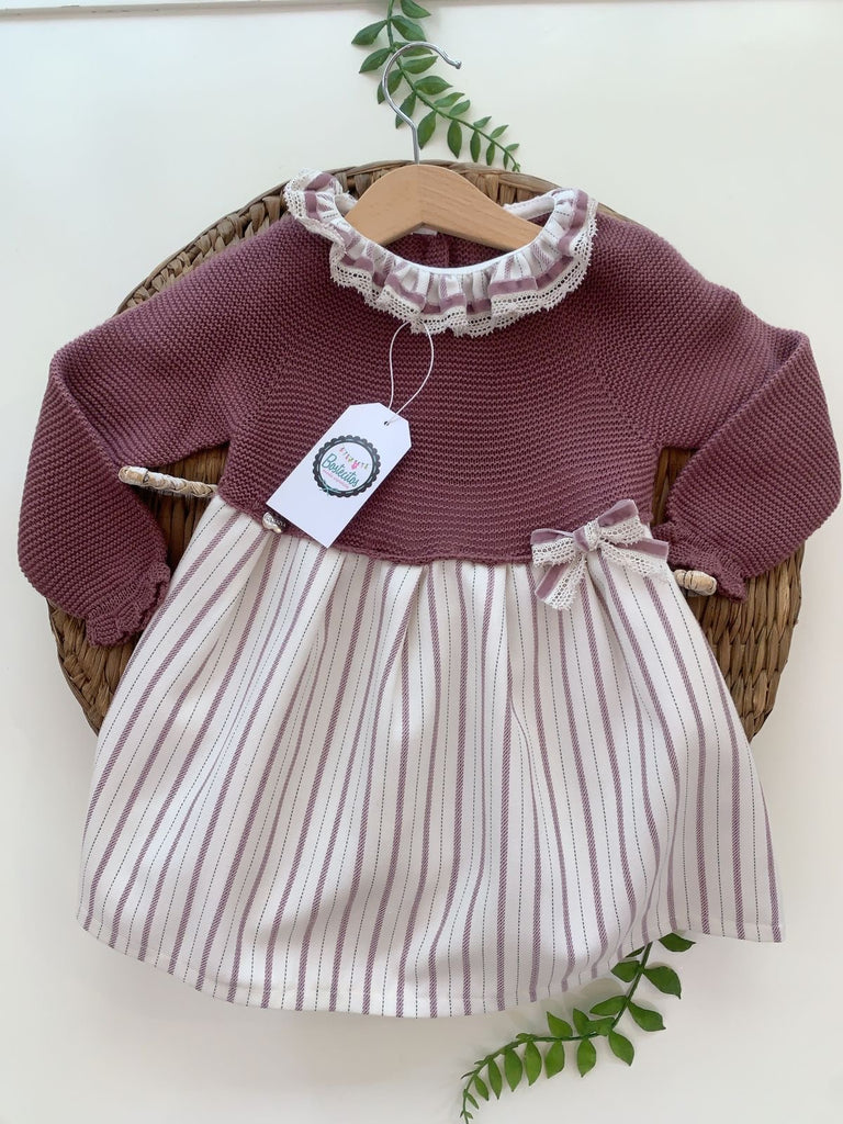 Vestido bordado color púrpura cuello con Olán
