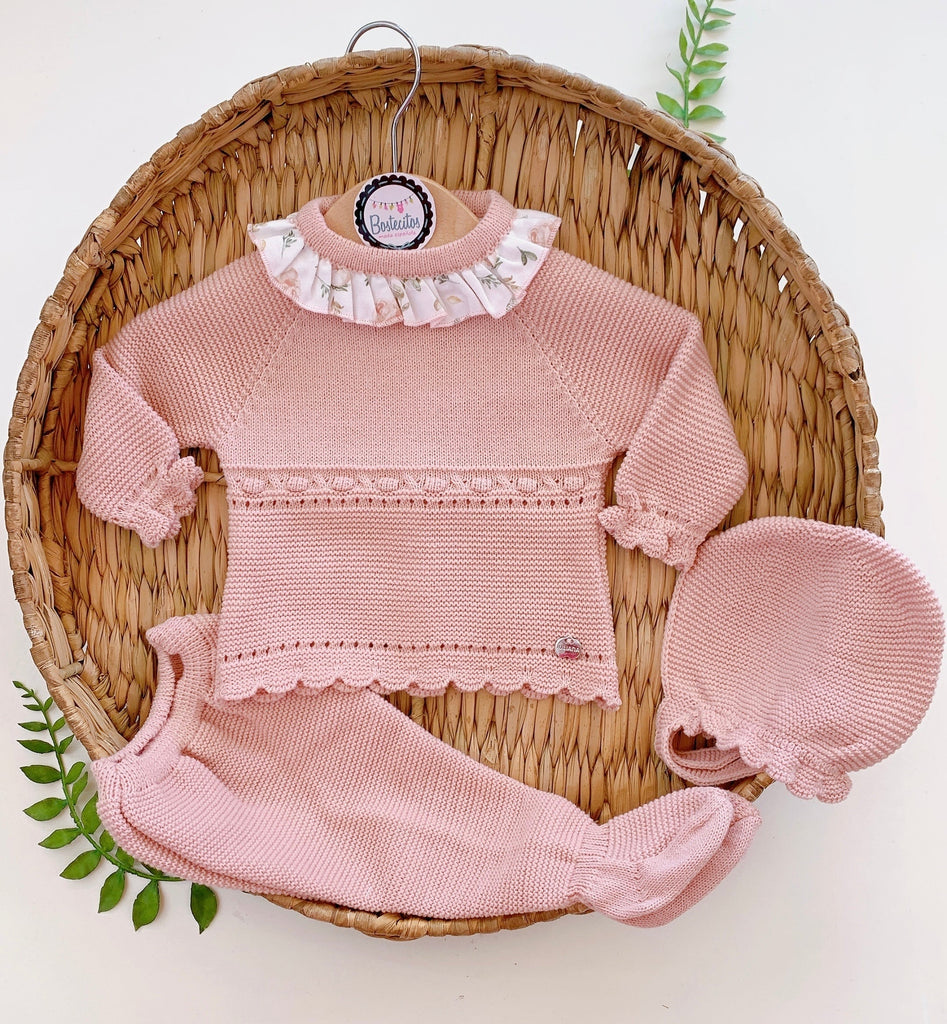 Tejido coral cuello con olán estampado (3 meses)