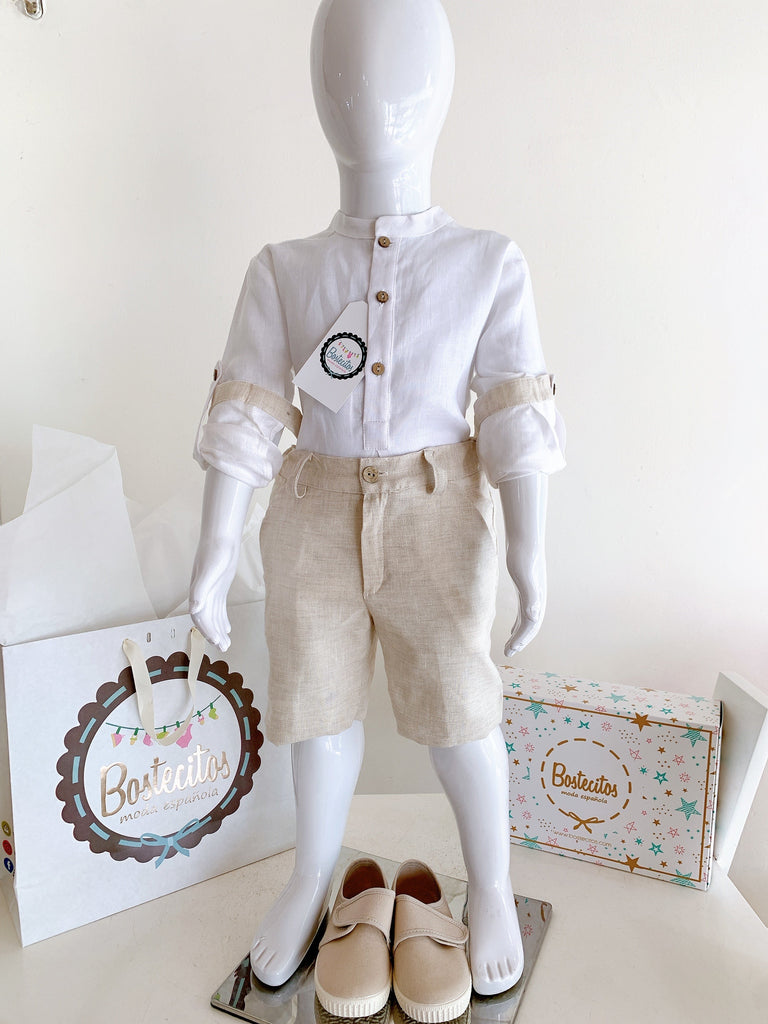 Conjunto short beige camisa blanca