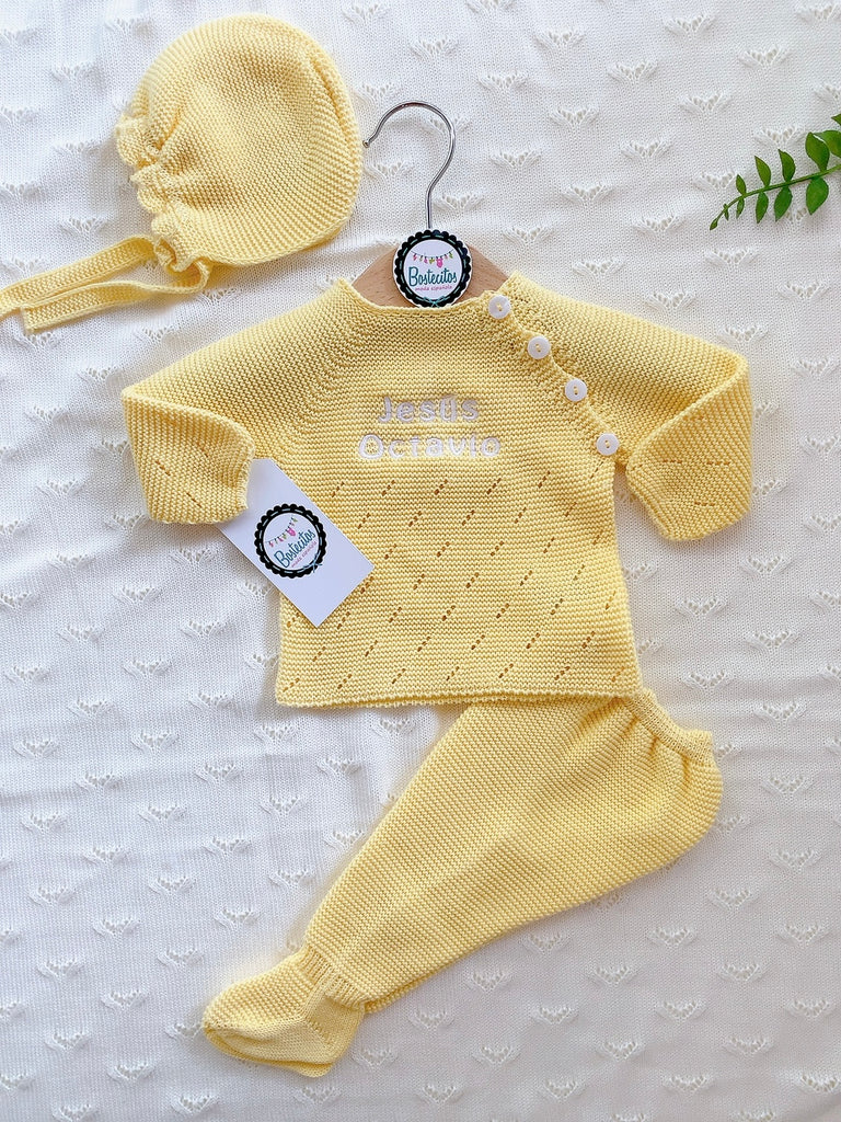 Conjunto tejido amarillo 3 piezas con 3 botones por un lado (1 mes)