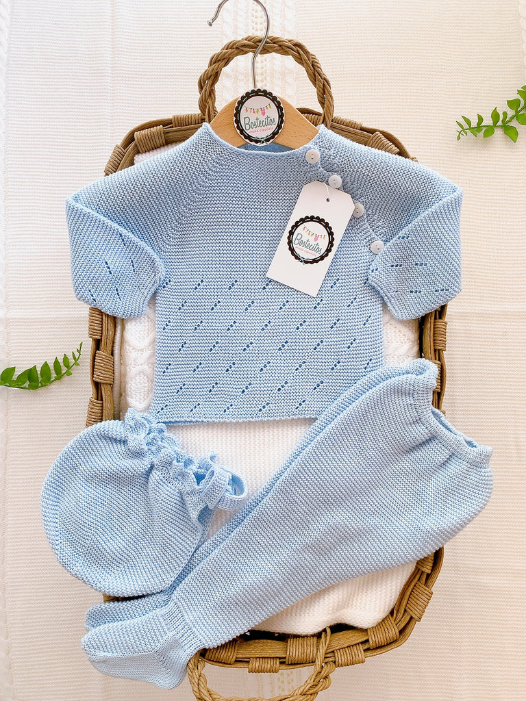 Tejido español azul celeste 3 piezas tres botones por un lado