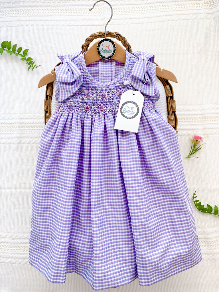 Vestido bordado cuadrado lila con blanco moños en los hombros