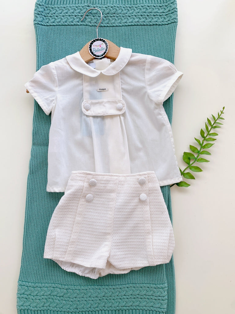 Conjunto beige ceremonia con dos botones al frente y short 4 botones