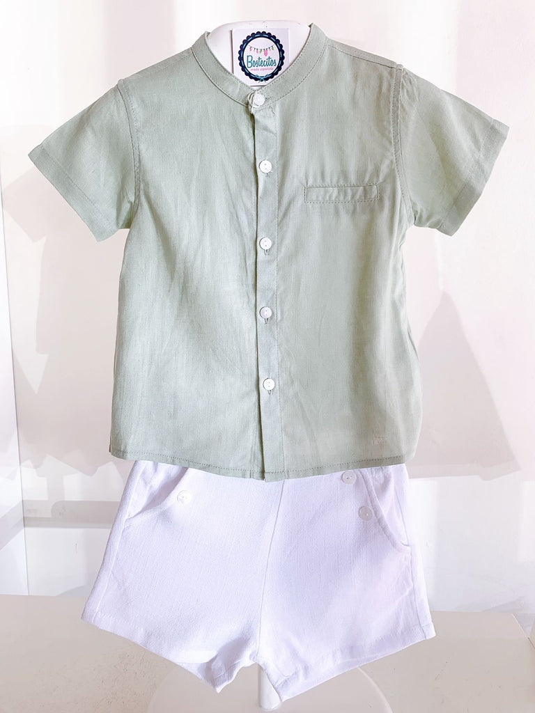 Conjunto camisa verde opaco con short blanco