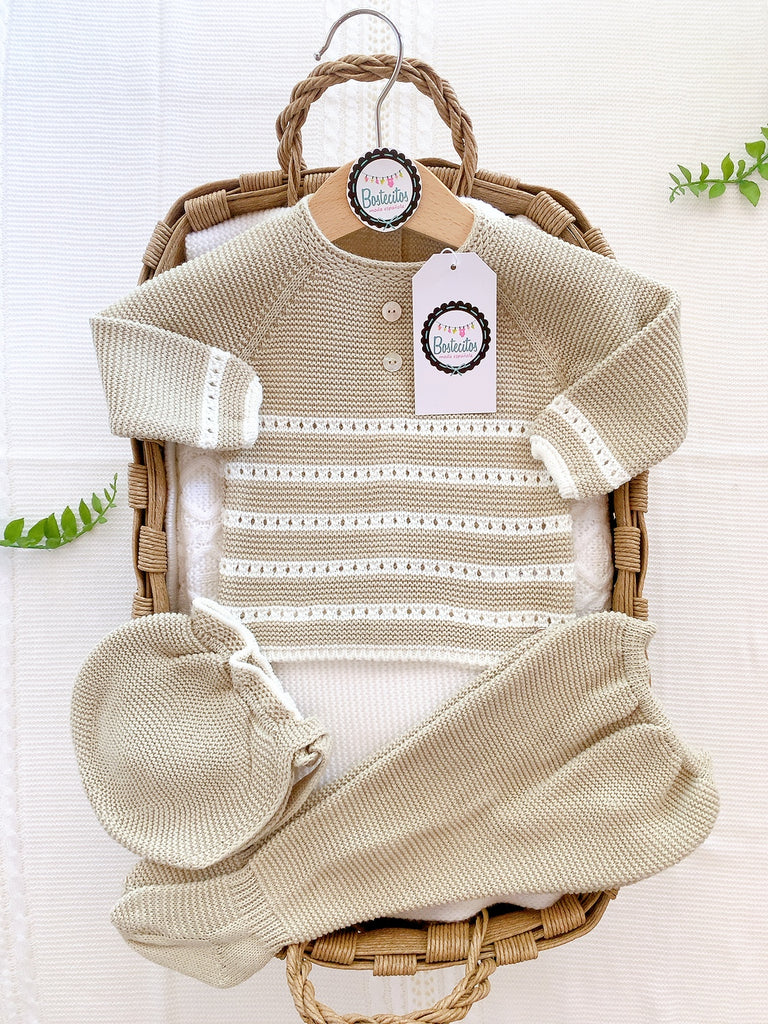 Conjunto tejido color caqui rayas beige dos botones 3 piezas