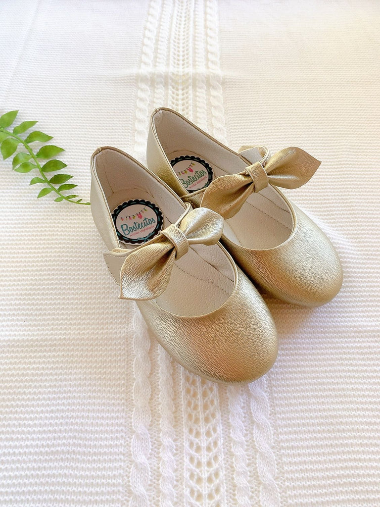 Zapato dorado con moño