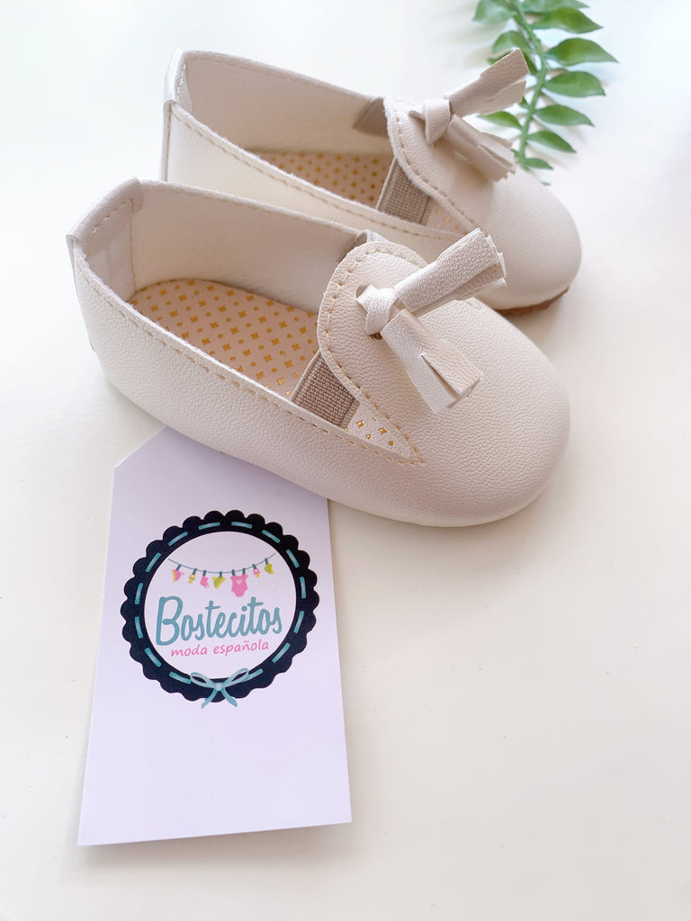 Zapatito para bautizo Niño beige con elástico