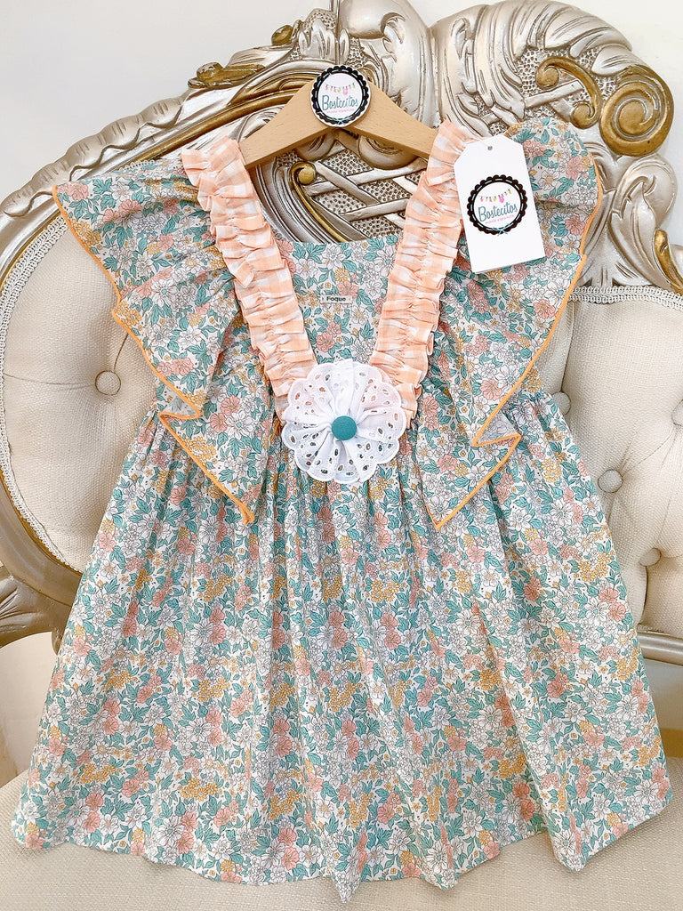 Vestido flores azul y naranja con flor en medio blanca botón azul verde