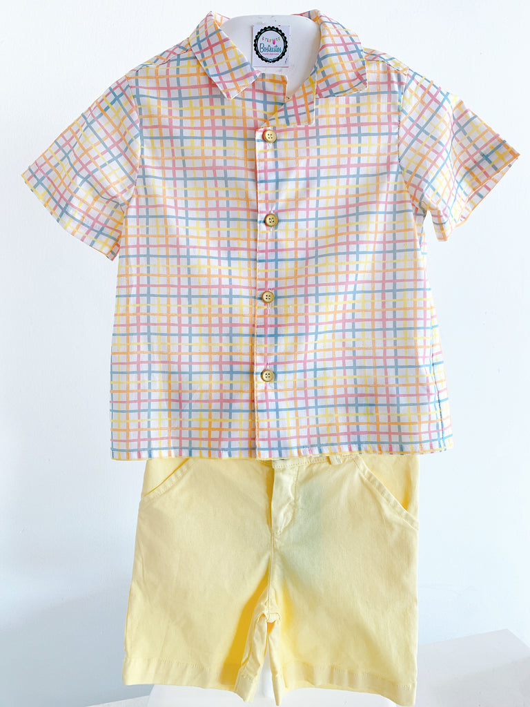 Conjunto camisa cuadros amarillos con rayas azul y rosa y short amarillo