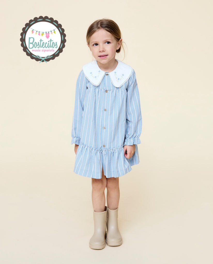 Vestido niña tipo batita azul cuadros con cuello blanco flores bordadas