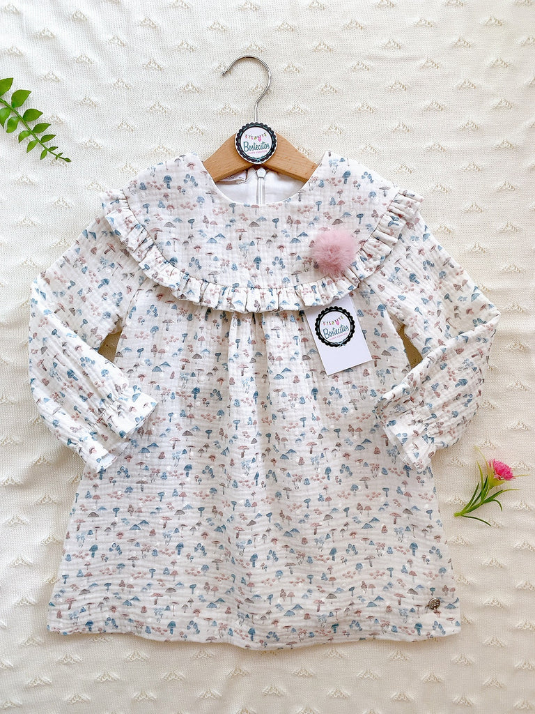 Vestido español cuello beige estampado honguitos con pompón