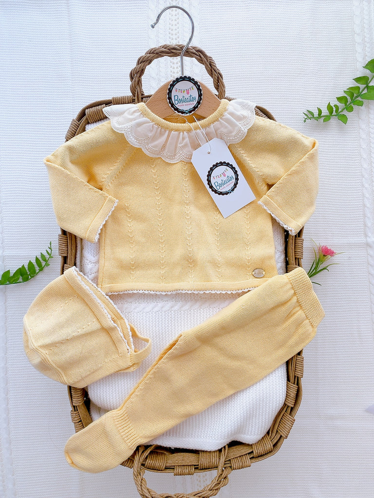 Tejido español amarillo 3 piezas Olán en cuello beige (0-1 mes)