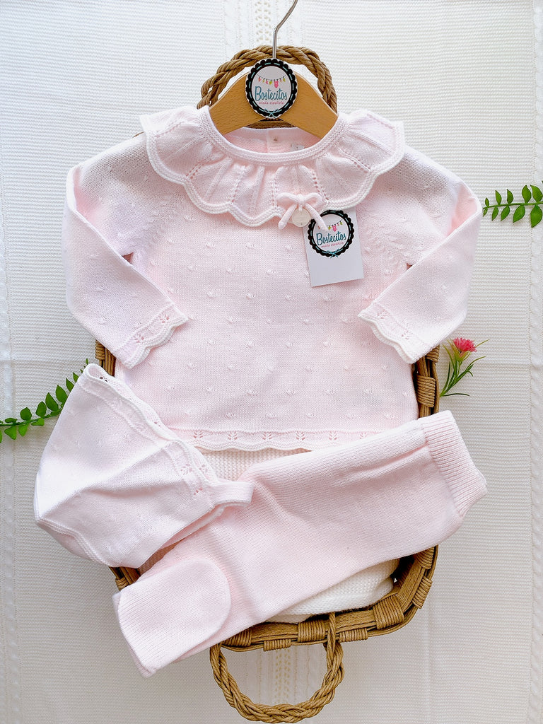 Tejido rosa bebé cuello circular ovalado con moñito