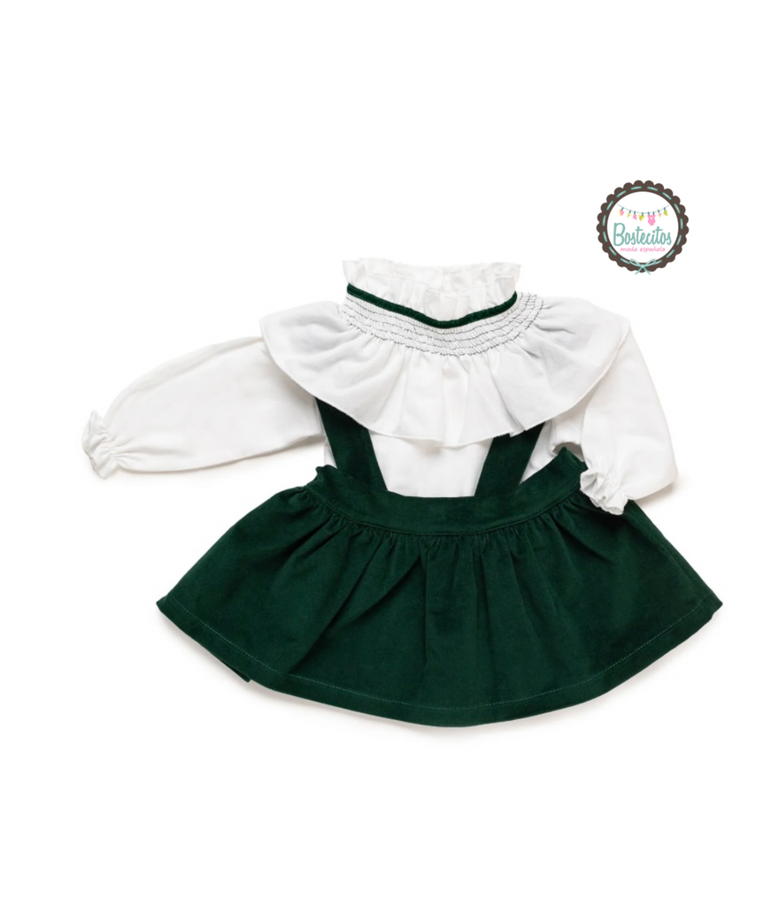 Conjunto overol falda verde terciopelo con camisa blanca manga larga cuello bordado