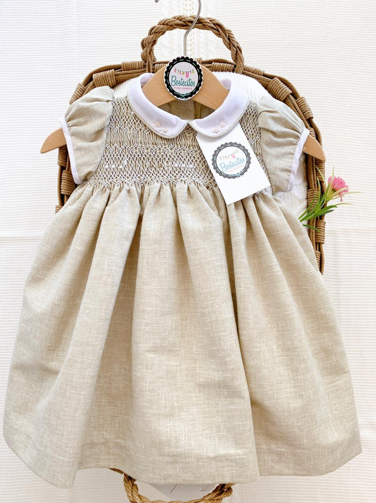 Vestido bordado a mano color caqui