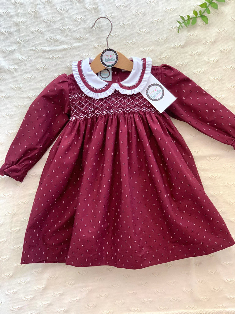 Vestido tinto manga larga bordado a mano cuello blanco