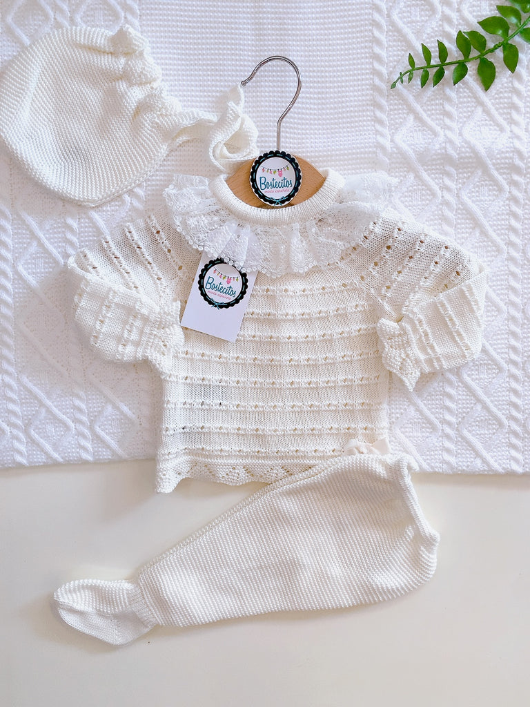Tejido español beige calado en líneas cuello Olán blanco