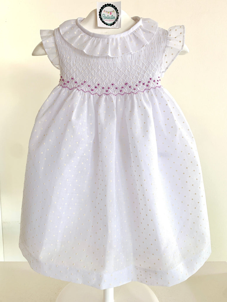 Vestido blanco puntos blancos bordado a mano lila