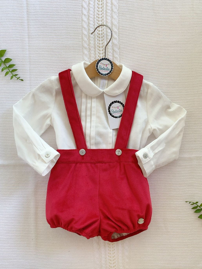 Conjubto short con tirantes rojo terciopelo con camisa manga larga blanca
